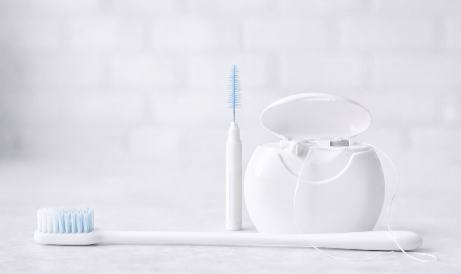 正しい歯磨きやフロスのイメージ