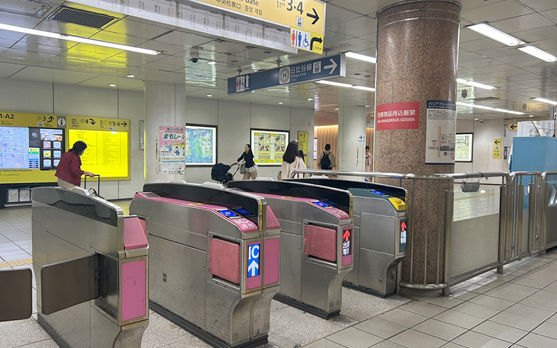 中央改札を出て直進
