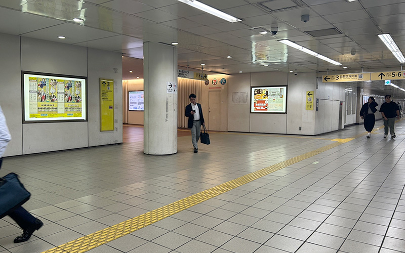 出口3方面へ
